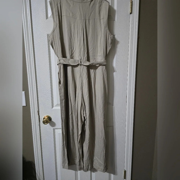 Simply Vera Wang Wide Cropped Leg Utility Jumpsuit in Khaki, Belted, XXL, EUC! - Picture 3 of 13